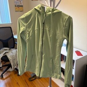 Lululemon define hooded size 4 never worn